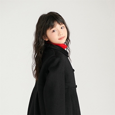 时尚女童秋冬款娃娃领羊毛大衣保暖舒适经典黑色设计，童装外套，鑫贝羊绒