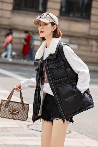 冬装羽绒服更多新款到店查看，女装羽绒服，林依芭莎