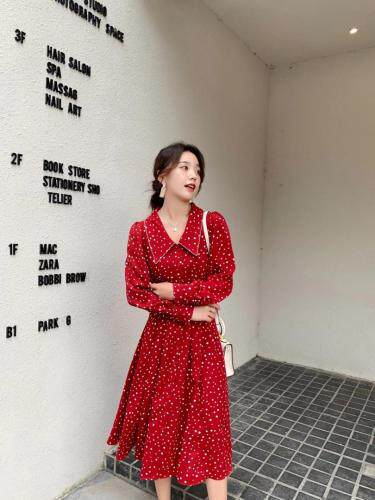 它来了大爱这个波点长裙?小翻领V型的设计·拥有天鹅颈不是问，其它，潘大利