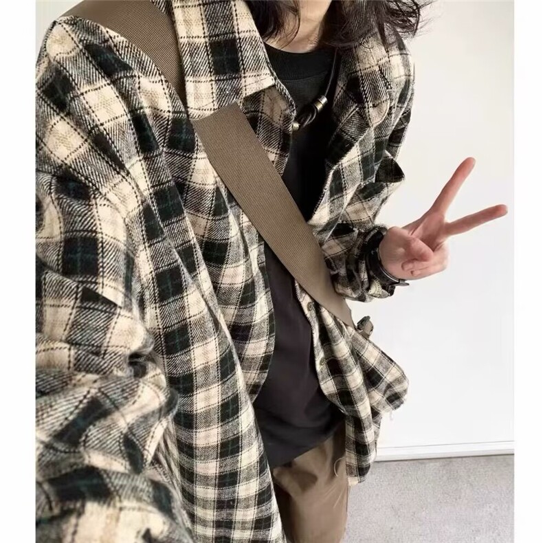 日系古着宽松格子衬衫男学院风刺绣破烂长袖工装衬衣情侣毛边外套图片