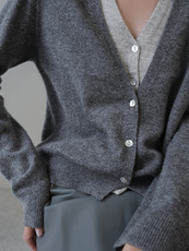 假两件双层V领针织衫2024早秋新款灰色上衣，女装羊毛衫，特麦惠羊绒