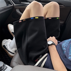 黑色
