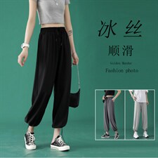 深灰色