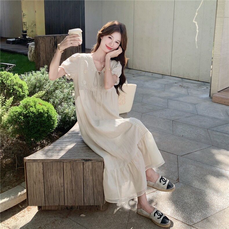 2026新款夏季复古花朵宽松绑带泡泡袖正肩V领连衣裙女夏,女装连衣裙,艾米莉亚