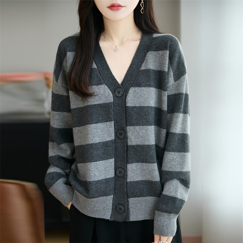 法式撞色条纹针织开衫女短外套2025新款宽松休闲毛衣软糯外搭上衣,针织衫/毛衣,唐诺