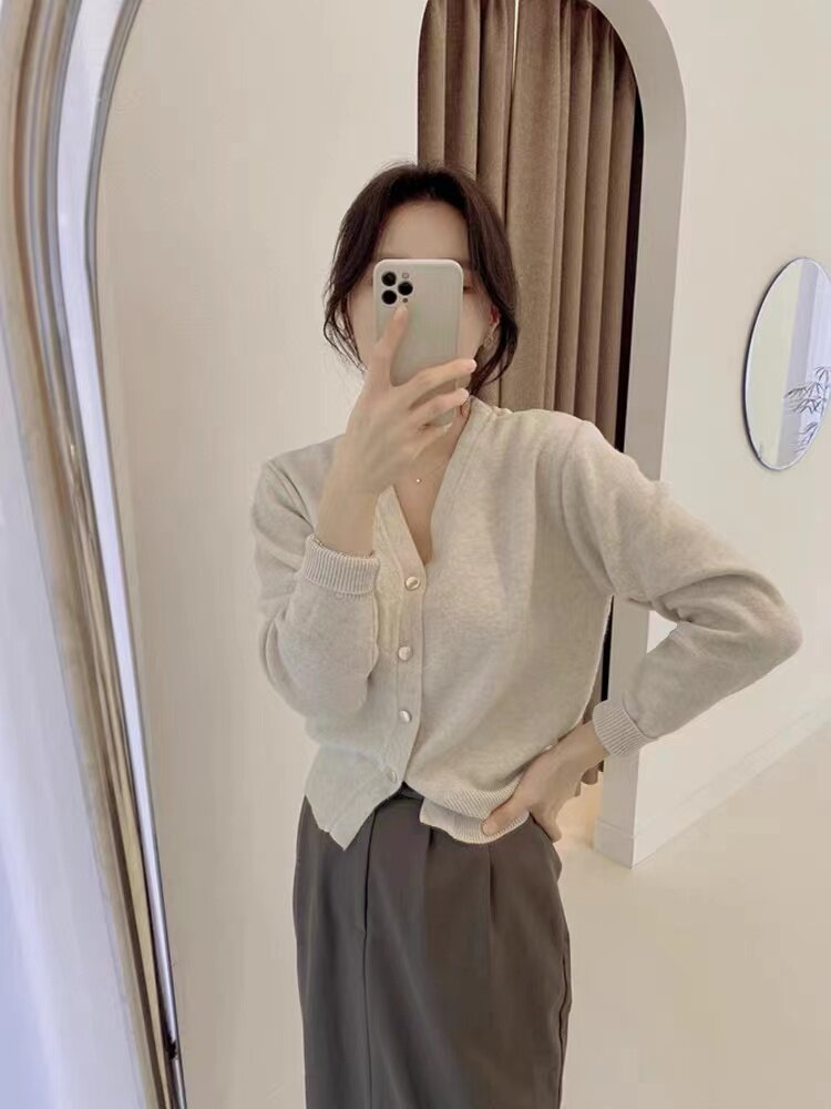 时尚百搭女士秋季新款V领四扣针织开衫简约显瘦长袖毛衣外套,针织衫/毛衣,悦玛羊绒
