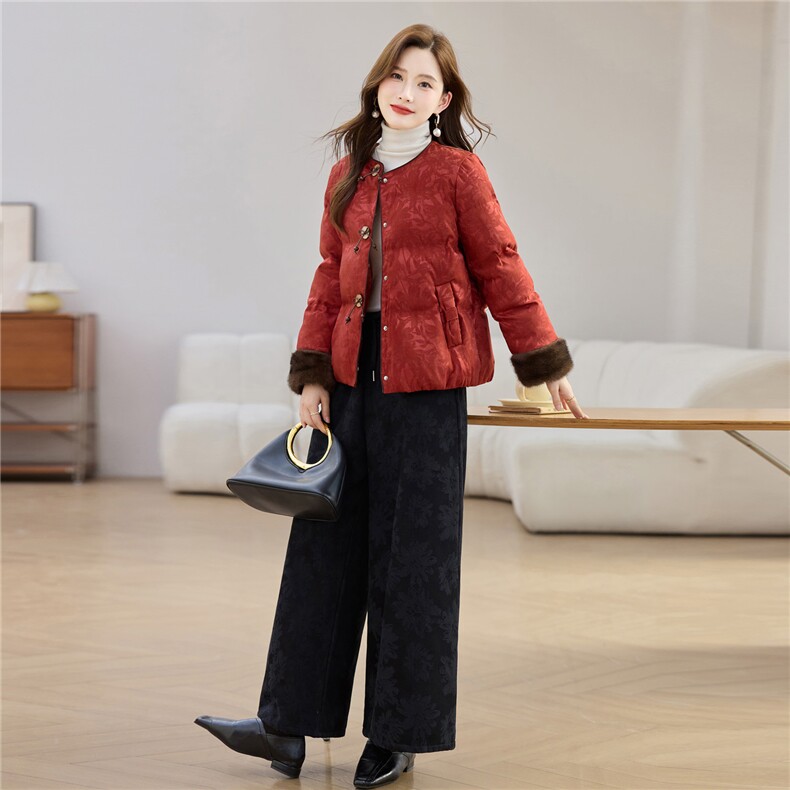 现货2025年冬装白鸭绒羽绒服新中式提花加厚加绒套装女休闲阔腿裤,女装羽绒服,璐依舞