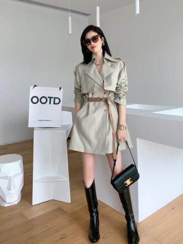 风衣可到档口6135上货，女装风衣，风姿秀衣