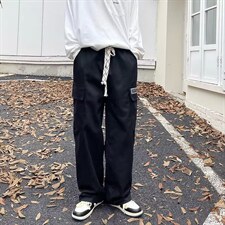 黑色