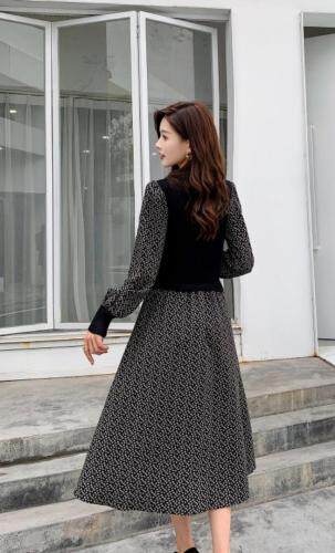 秋冬针织拼接时尚连衣裙，女装连衣裙，秀水百合