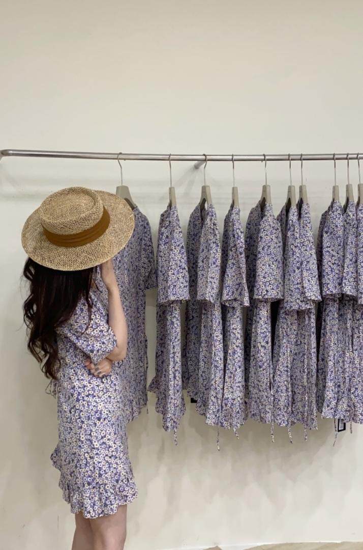 夏季新款韩版花色连衣裙，女装连衣裙，唇蔻