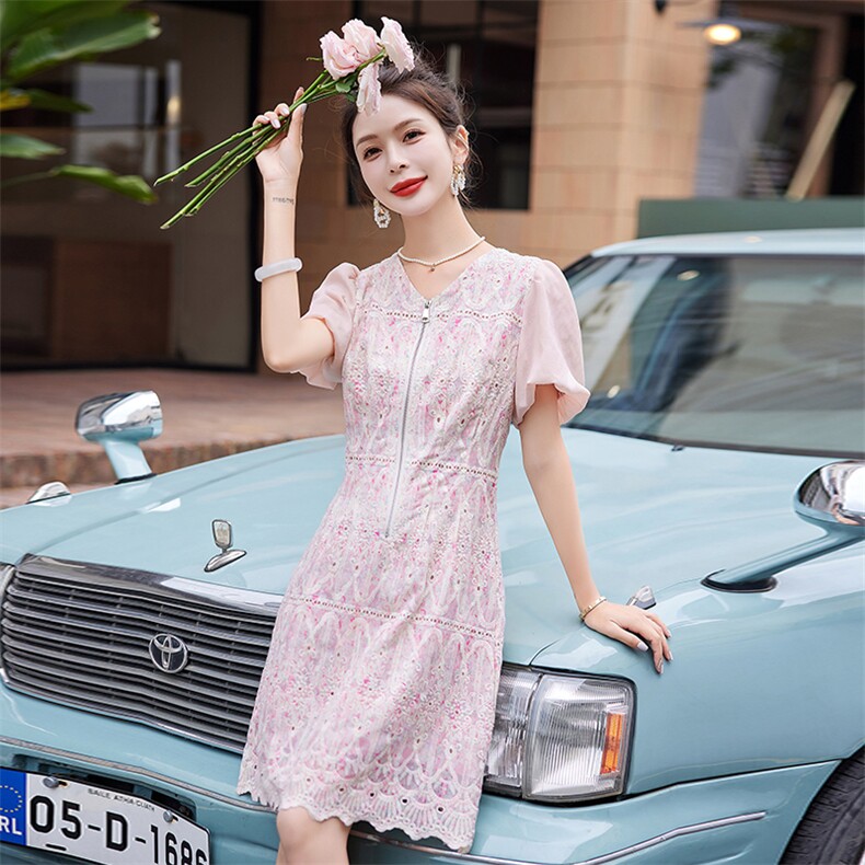 现货气质优雅裙子2025夏季新款女装重工刺绣蕾丝中长款连衣裙,女装连衣裙,利佳可人