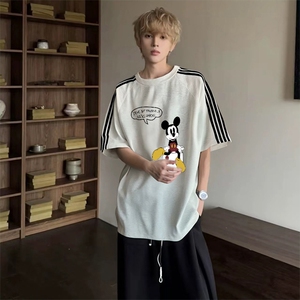 抖音得物品质二开240克宽松纯棉美式潮牌印花三条杠中性风短袖T恤图片