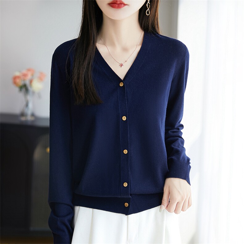 韩系彩扣精纺细毛针织开衫女外套毛衣25早秋长袖轻暖外搭小衫上衣，女装蕾丝衫/雪纺衫，暖烁羊绒