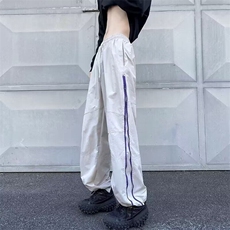 灰色