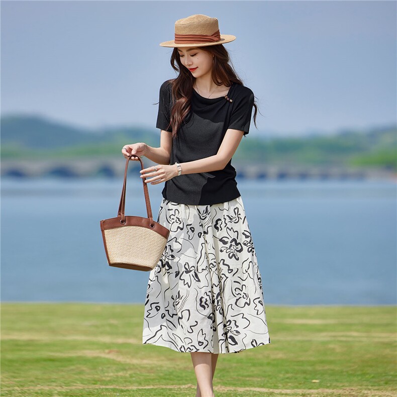 现货2026年夏季休闲风套头圆领毛衣修身型抗皱轻薄两件套，女装套装/套裙，靓衣阁