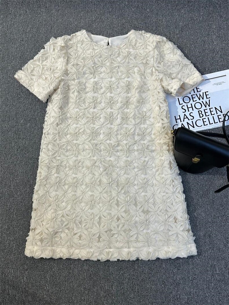 盘花工艺面料连衣裙，黑米两色，女装连衣裙，哥卓