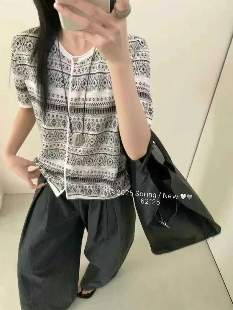 高档夏季新款t恤女短袖圆领宽松休闲正肩穿搭简约洋气小众ins图片