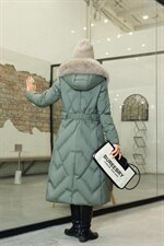 90白鸭绒狐狸毛领，两色四码，其它，伊艺不舍