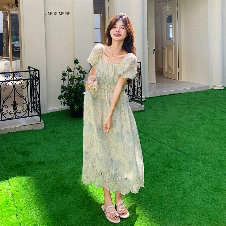 法式优雅绝美收腰刺绣短袖连衣裙2025夏季气质设计感大摆百搭长裙图片