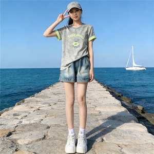 韩系休闲运动时尚套装女夏新款圆领扎染刺绣上衣牛仔短裤两件套潮图片