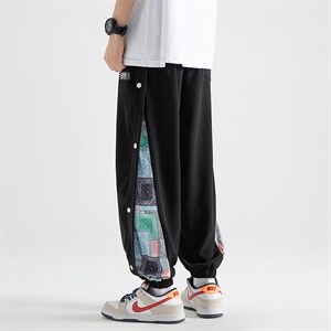 黑色