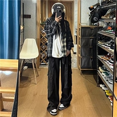 黑色