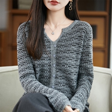 2025年秋季时尚百搭通勤简约小V领开衫，女装羊毛衫，暖娇绒