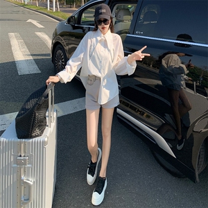 女款春季新款简约宽松尖领百搭纯色长袖衬衣设计感时尚休闲衬衣潮图片