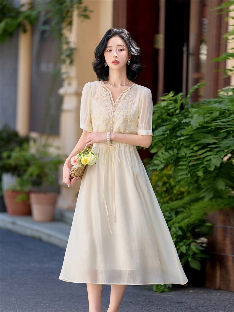 气质贵夫人刺绣天丝连衣裙女2026夏季新款高级感时尚巨好看收腰裙,女装连衣裙,水衣源