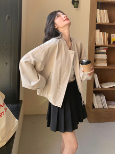 米白色圆领外套女春季2025新款超好看时髦宽松休闲显瘦短款夹克图片