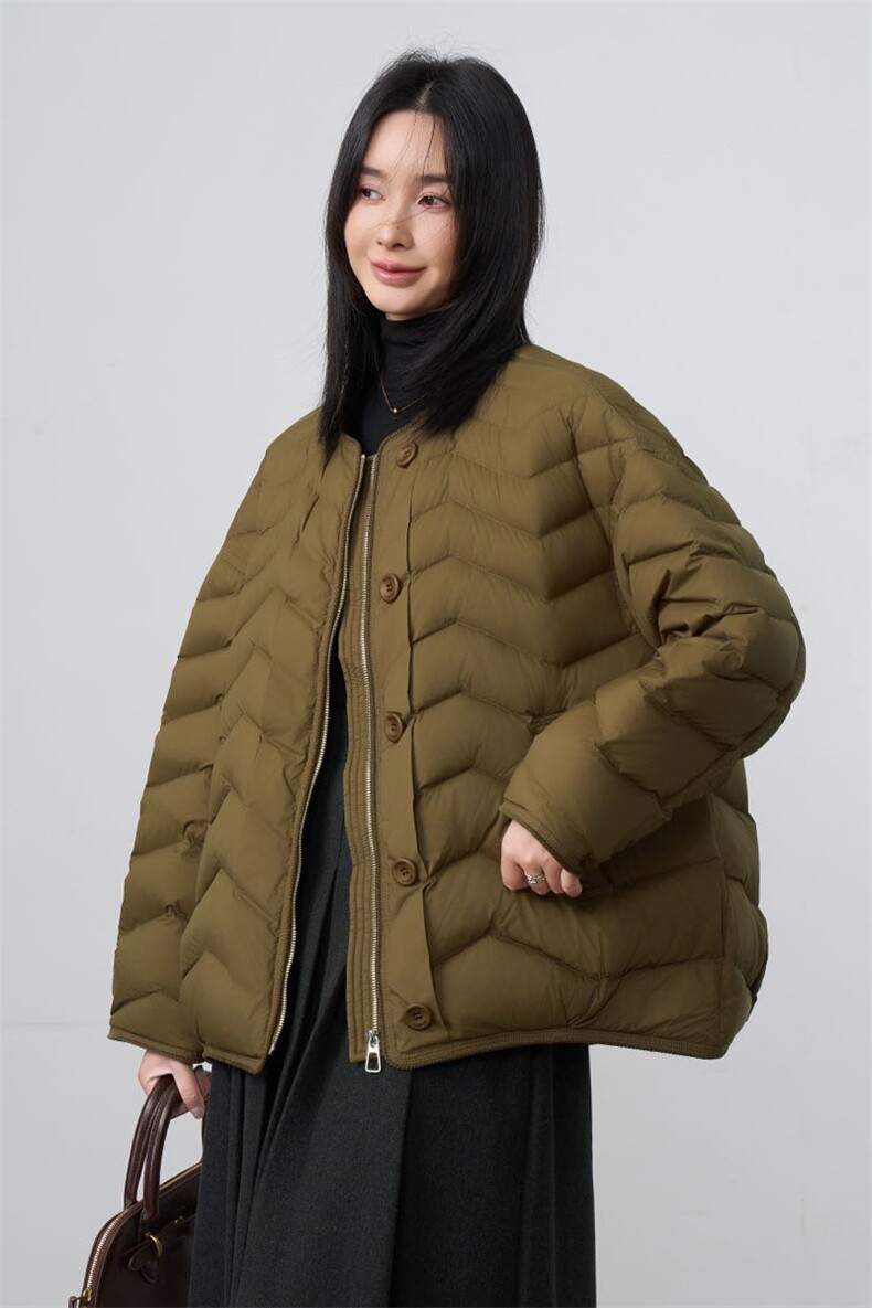 2025年冬季常规白鸭绒保暖休闲风90白鸭绒现货,女装羽绒服,阳光伊恋