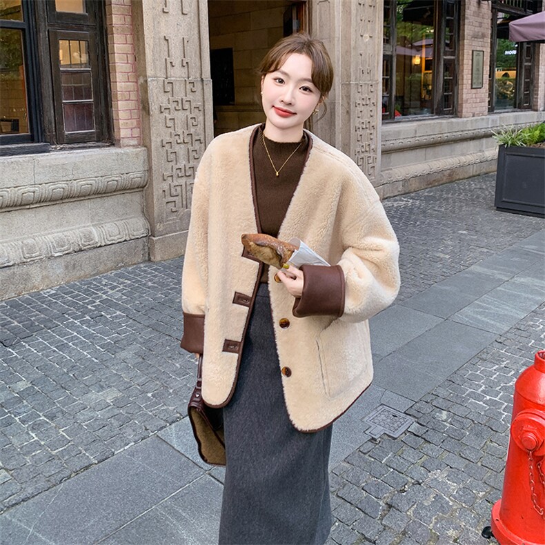 独特超好看名媛小香风羊羔毛厚外套女冬韩系加厚皮毛一体短款棉服,女装短外套,2C095