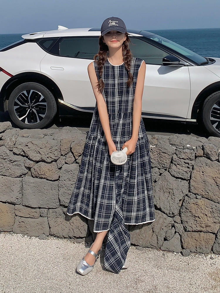 复古格子连衣裙女2025夏新款休闲俏皮韩版无袖显瘦过膝长裙送包包,女装连衣裙,诺蝶