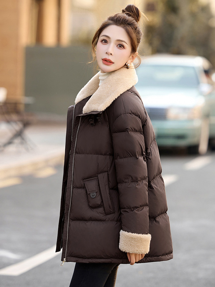羊羔毛拼接大翻领羽绒服女中长款2025冬季新款加厚保暖白鸭绒外套,女装羽绒服,沐七七