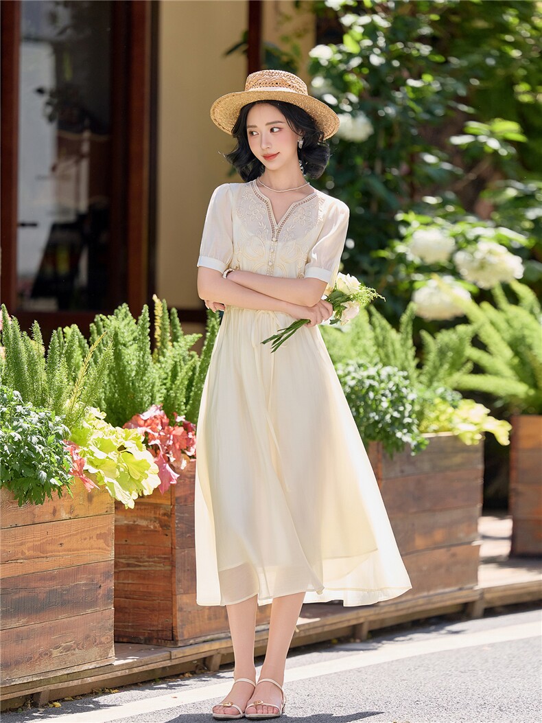 气质贵夫人刺绣天丝连衣裙女2026夏季新款高级感时尚巨好看收腰裙,女装连衣裙,水衣源