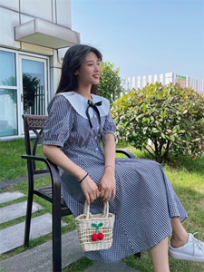 格纹娃娃领连衣裙图片