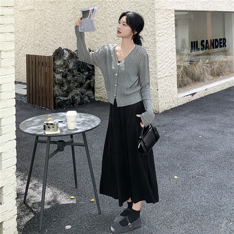 法式温柔风针织开衫吊带连衣裙套装女2025秋季新款轻熟气质两件套,女装套装/套裙,维壹