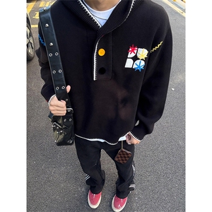 美式复古刺绣连帽毛衣男款小众纽扣多巴胺针织衫高级感慵懒风外套图片
