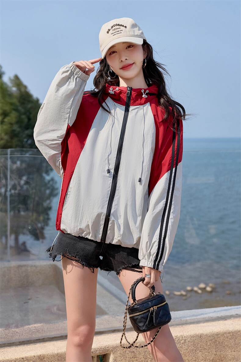2025年夏季新款时尚休闲连帽设计简约宽松显瘦大气防晒外套,女装短外套,1C080