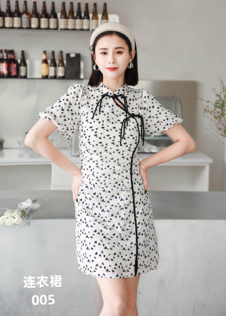 风碎花连衣裙，女装连衣裙，依佰思特