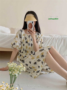 2025碎花时尚百搭年轻女款连衣裙图片