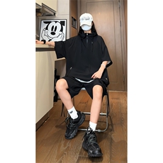 黑色