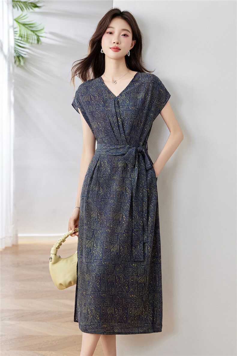 高级感气质V领连衣裙夏女2025新款百搭显瘦收腰减龄巨好看中长裙,女装连衣裙,布芭啦