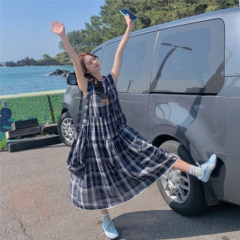 复古格子连衣裙女2025夏新款休闲俏皮韩版无袖显瘦过膝长裙送包包,女装连衣裙,诺蝶