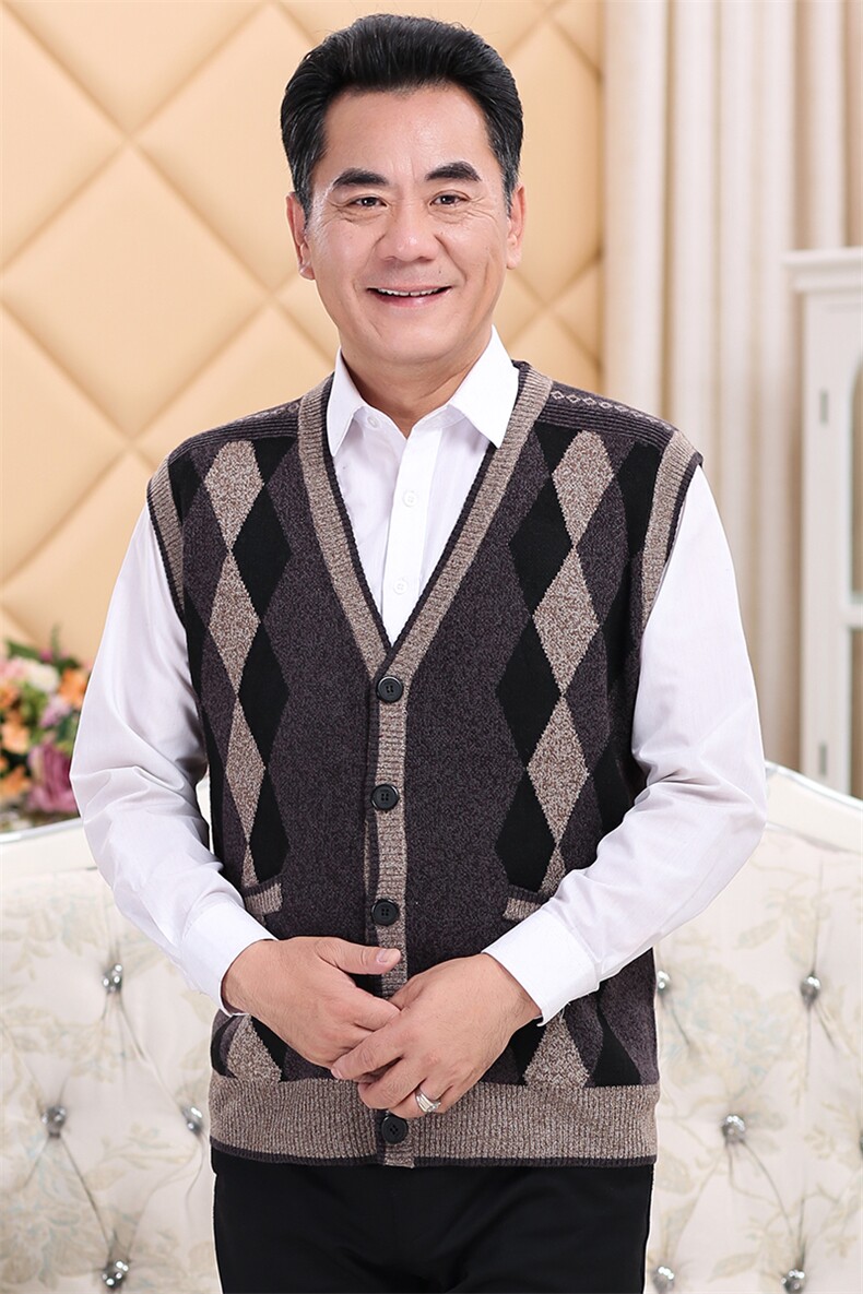 2024秋冬新款中老年男款菱格拼色纽扣开衫,男装羊绒背心,衣恋羊绒