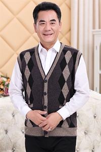 2024秋冬新款中老年男款菱格拼色纽扣开衫图片