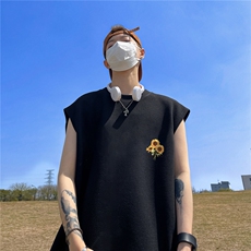 黑色