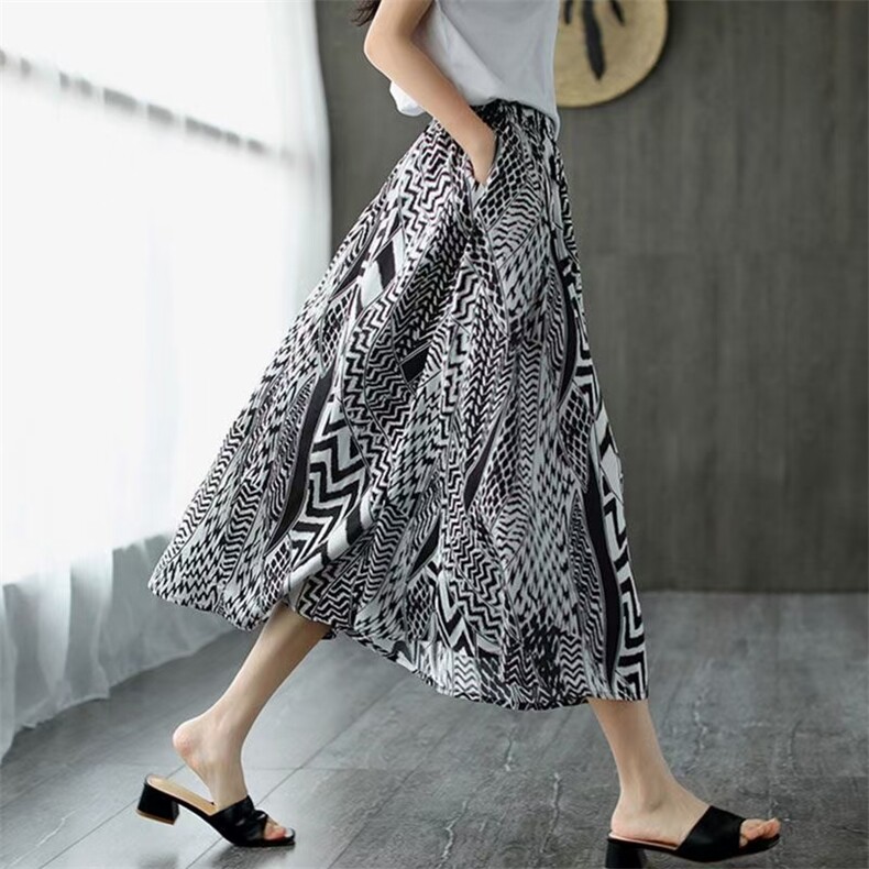 2025复古风半身裙新款高档垂坠感大摆裙碎花，女装半身裙，思沃羊绒