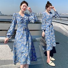 新款碎花连衣裙设计感气质收腰显瘦法式系带长裙子中国2025，女装连衣裙，依多米
